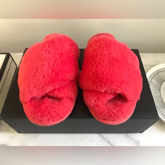 Sorel Neon Pink Fuzzy Mail Run Slippers Machine Washable Size 8 GUC/EUC With Box - Picture 5 of 15